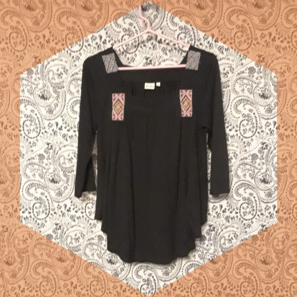 🌺 Embroidered Flowy Boho Top